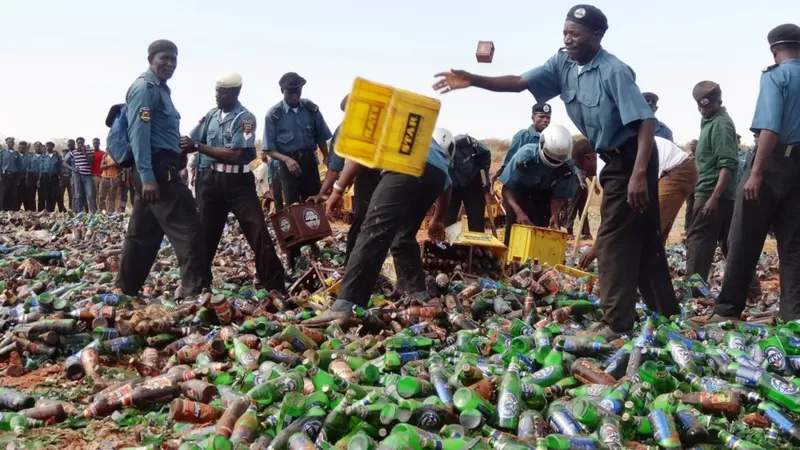 La police islamique du Nigeria détruit la bière