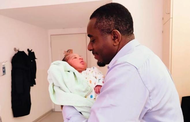 L'acteur nigérian Emeka Ike accueille un nouveau bébé